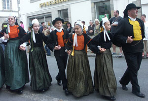 danseurs fête des brodeuses